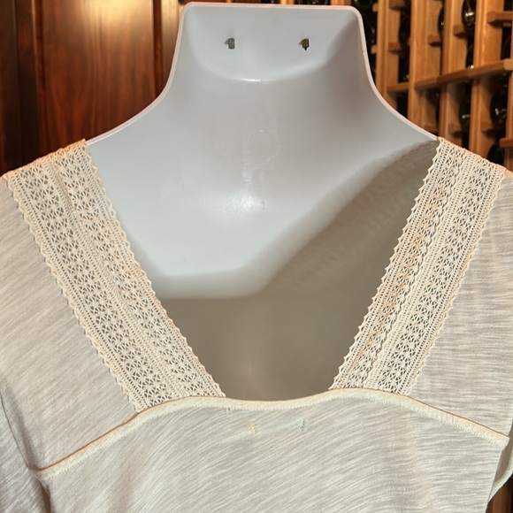 URBAN OUTFITTER’S “Kimchi Blue” Precious Cream Top with Crochet Lace Trim Size L - Picture 6 of 9